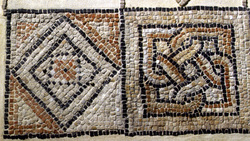Ravenna, Domus dei Tappeti di Pietra, Stanza 6, decorazione geometrica con motivi a cassettoni, part.