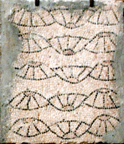 Ravenna, S. Giovanni Evangelista, decorazione geometrica a conchiglie ombrelliformi
