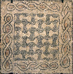 Ravenna, S. Giovanni Evangelista, decorazione geometrica a bipenni